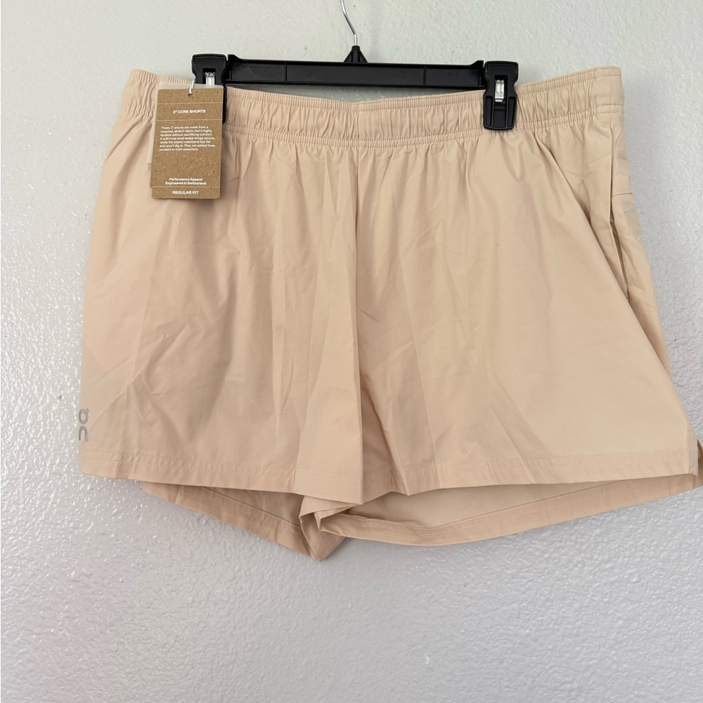 New On Clouds Women’s Running Shorts Size: XL